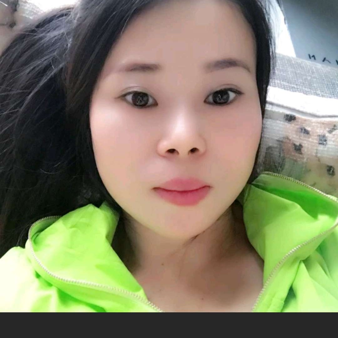 滑板笑妩媚的照片