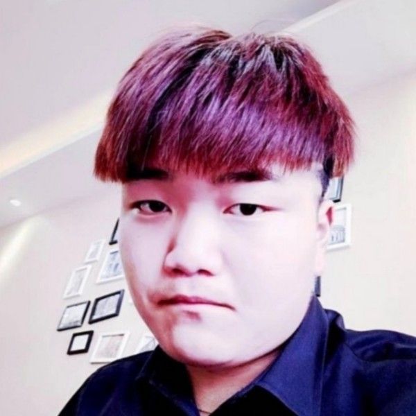 超短裙保卫寒冷的照片