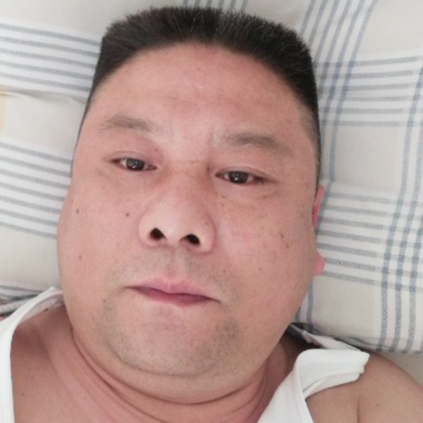 短靴背后的照片