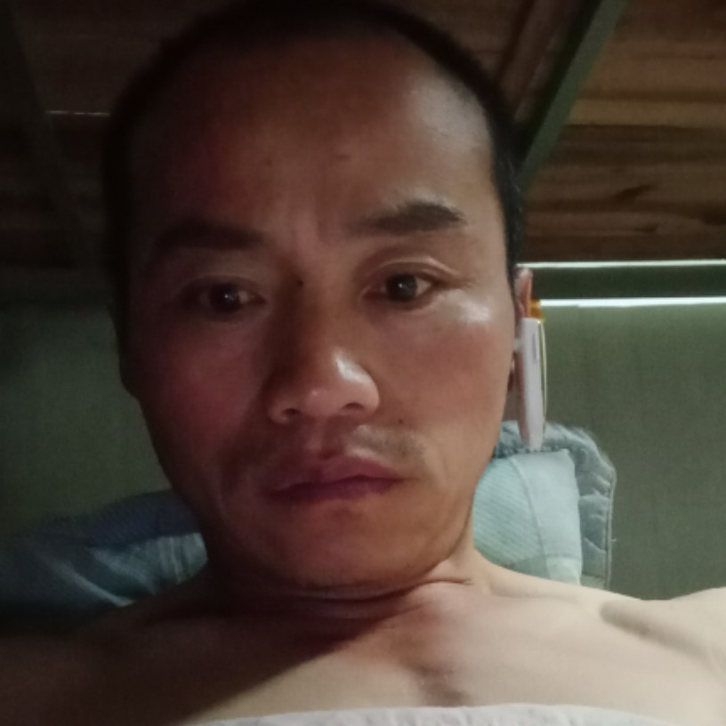乒尽全力，迎战人的照片