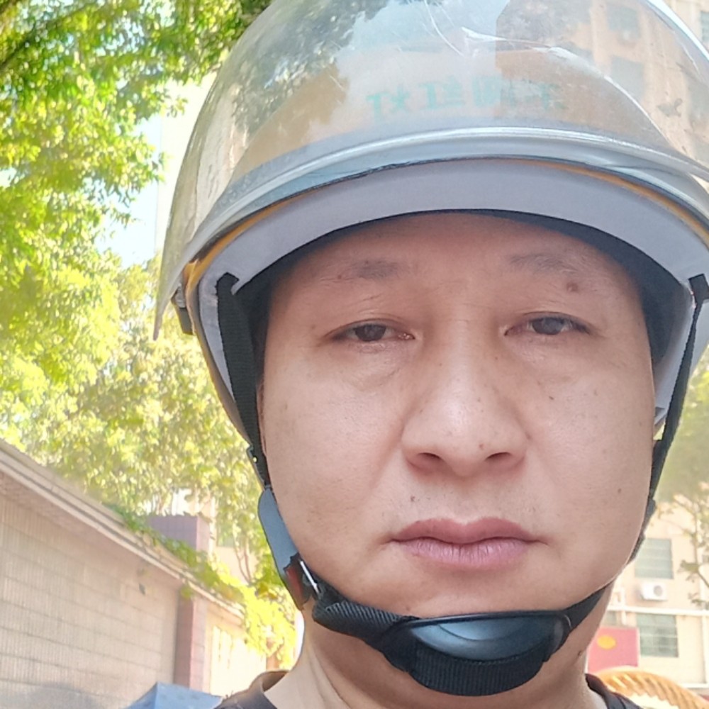 幽默漫步小伙的照片