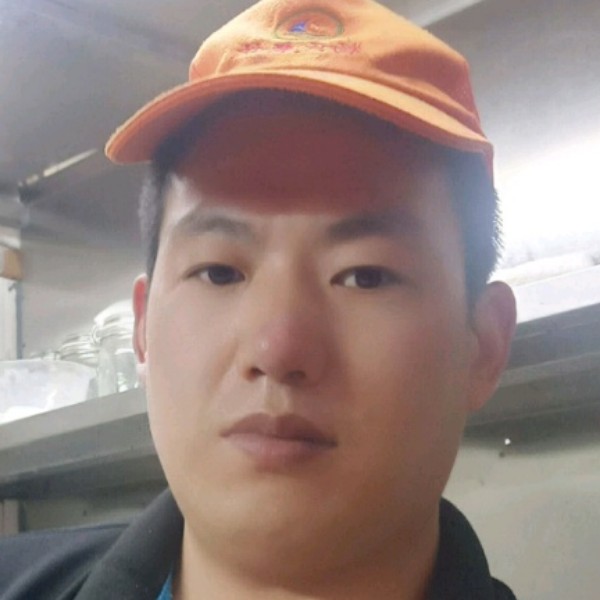 依楼听雨心的照片