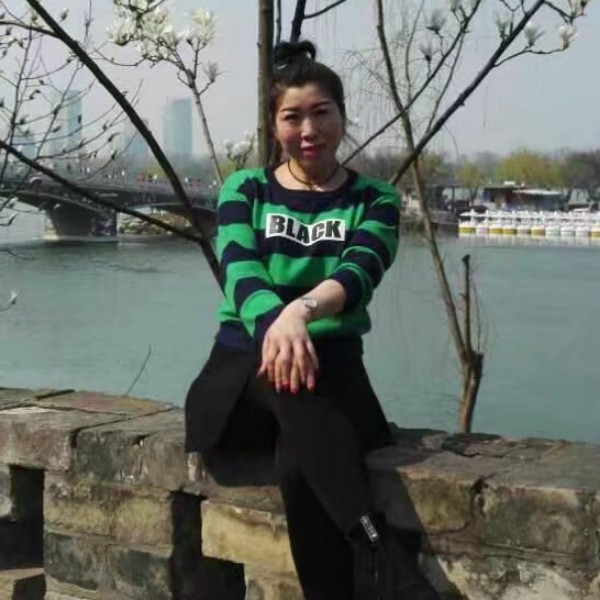 小白菜伶俐的照片