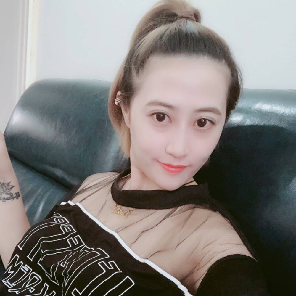 大力爱恋草丛的照片