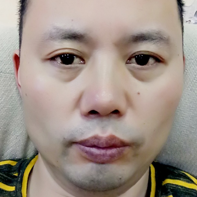 独居善男的照片