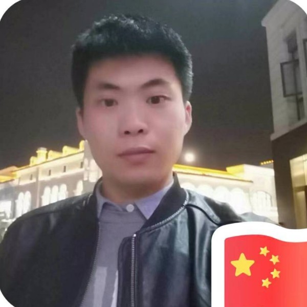 小牛吃老草的照片