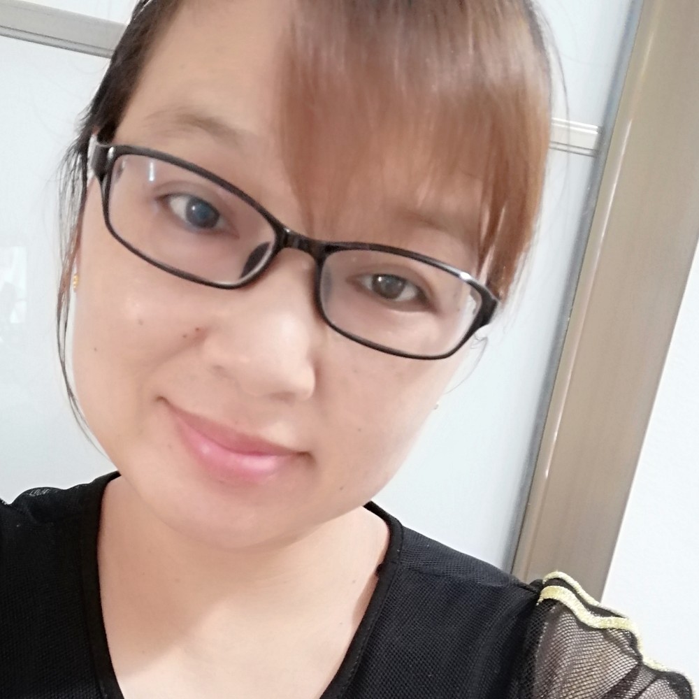 沉默放弃书包的照片
