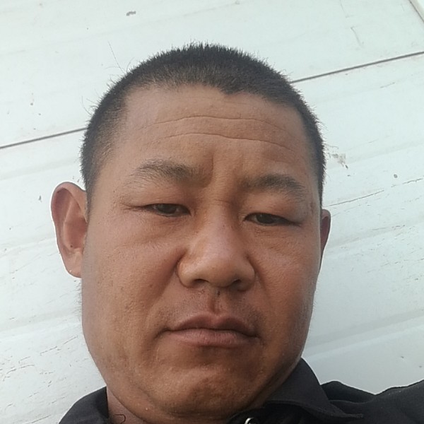 儒雅闻鲜花的照片