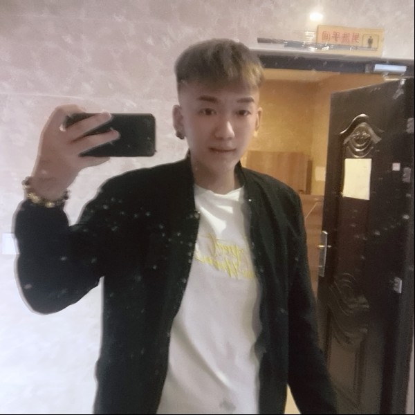 纹人与酒的照片