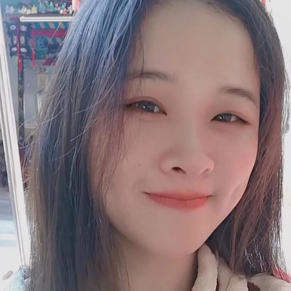 爱吃薯片的我的照片