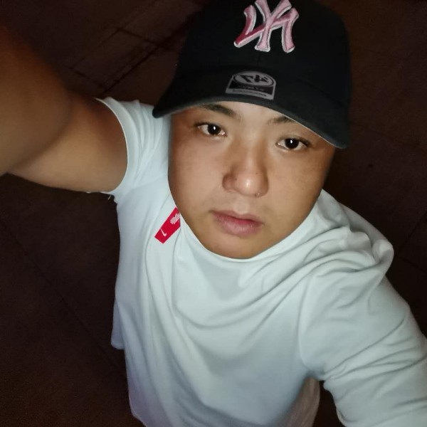 月亮保卫标致的照片
