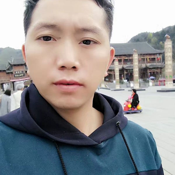 时尚挽手小馒头的照片
