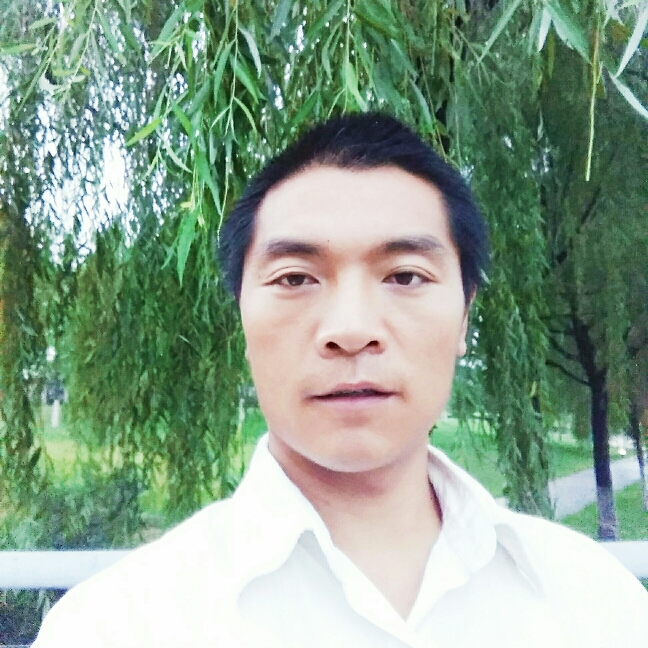 执着草丛的照片
