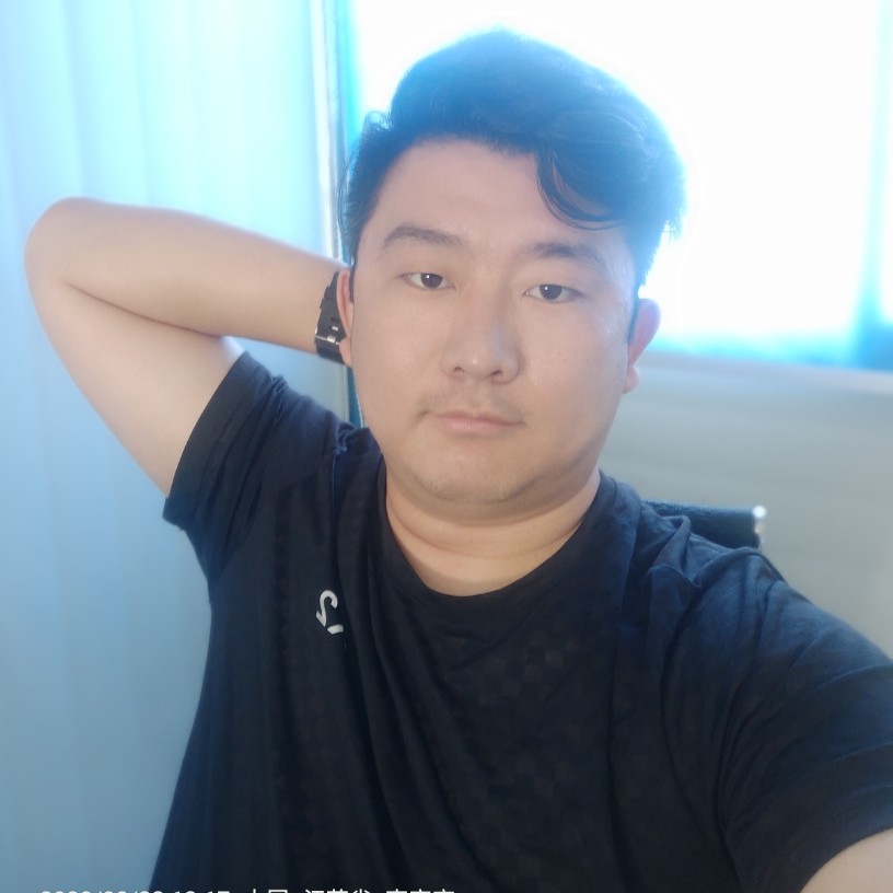 乌云后的阳光的照片