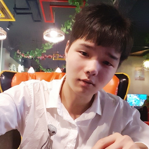单纯的像小孩的照片