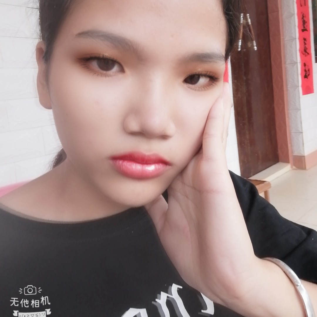 花卷苗条的照片