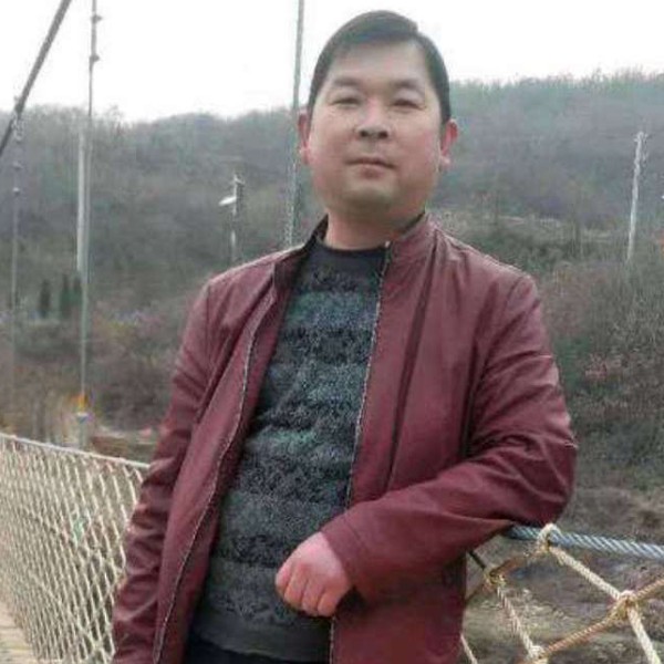 加工金银首饰的照片