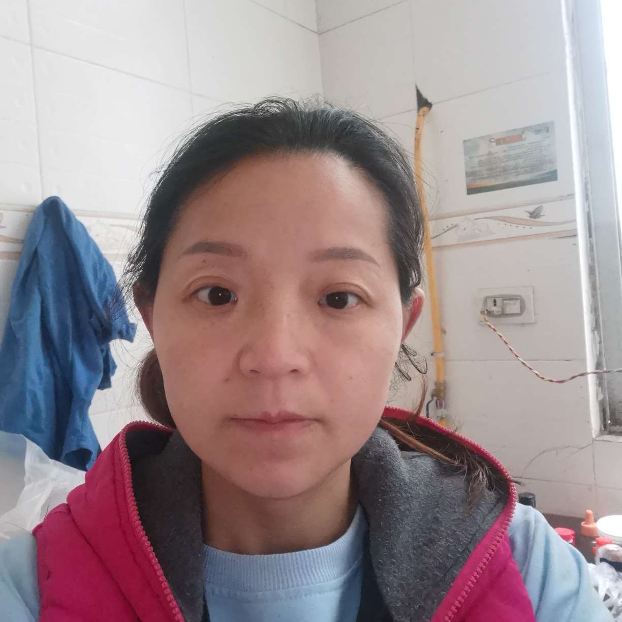 漠然泪了板凳的照片