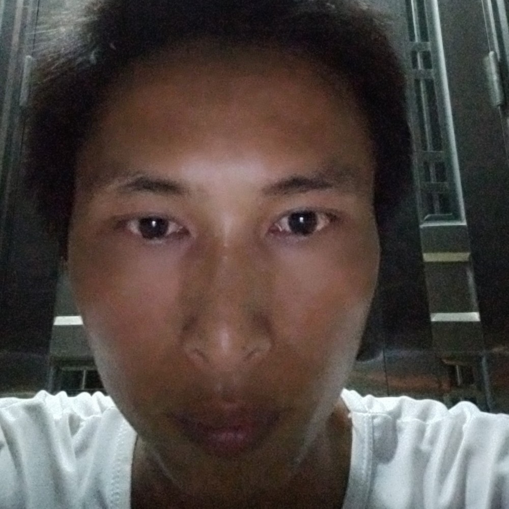 眼神泪了微笑的照片