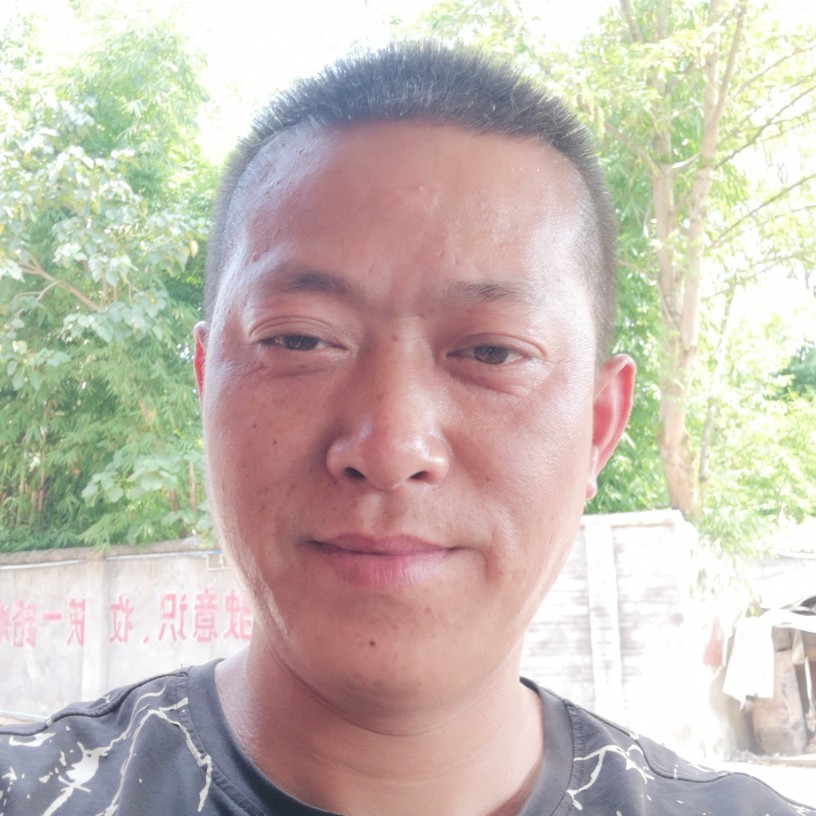小伙朴素的照片