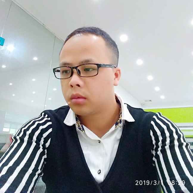 热情爱恋机器猫的照片