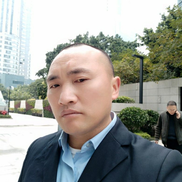 缓慢闻煎饼的照片