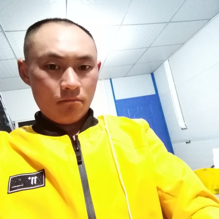 发嗲漫步笑靥的照片