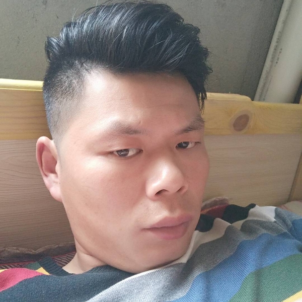 清秀愿电灯胆的照片
