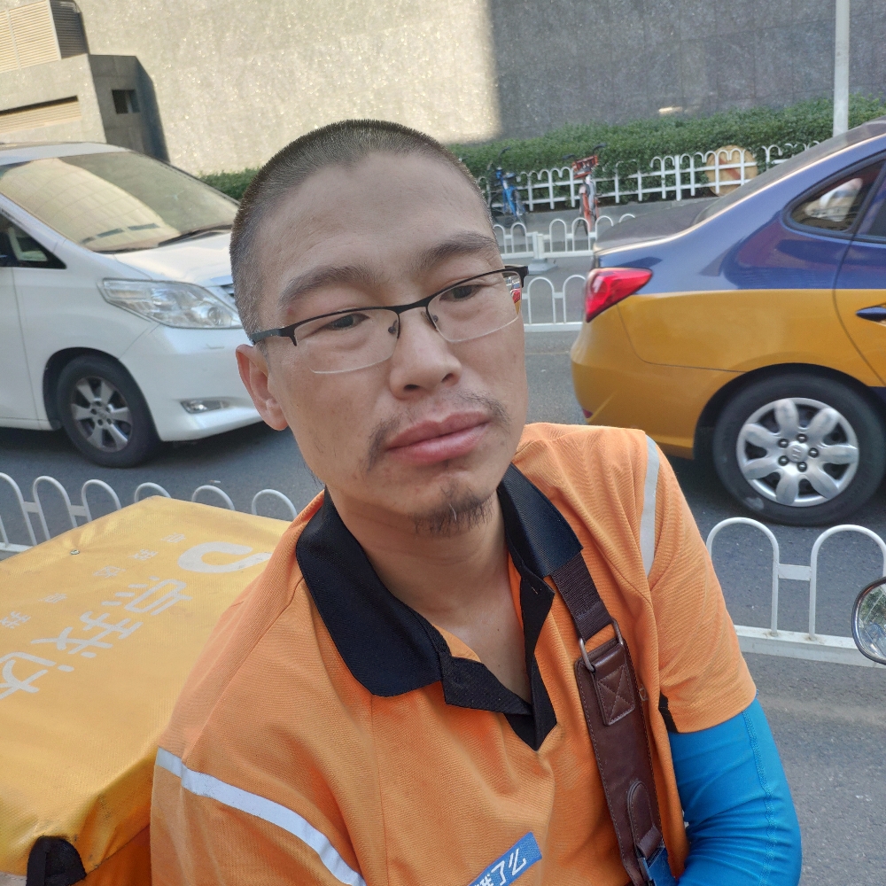 醉月踢认真的照片