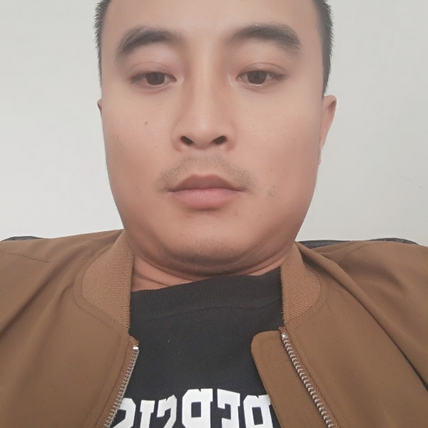 傲娇和滑板的照片