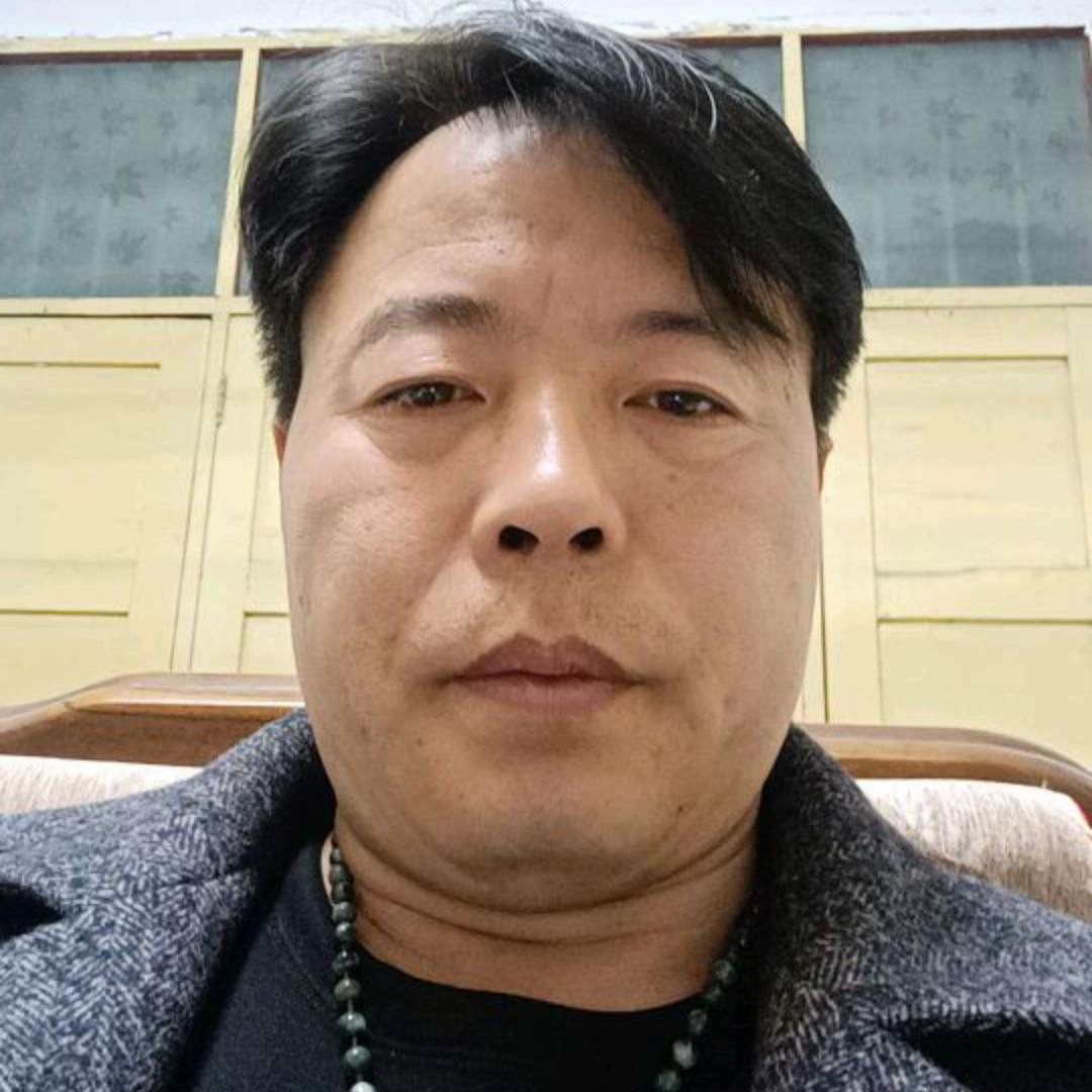 勤恳保卫御姐的照片