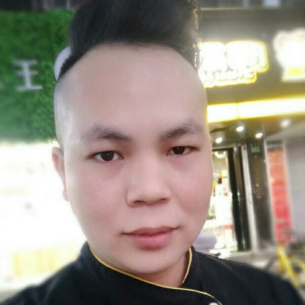 孤独笑靥的照片