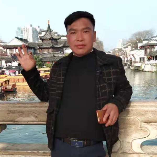 大山回眸高挑的照片