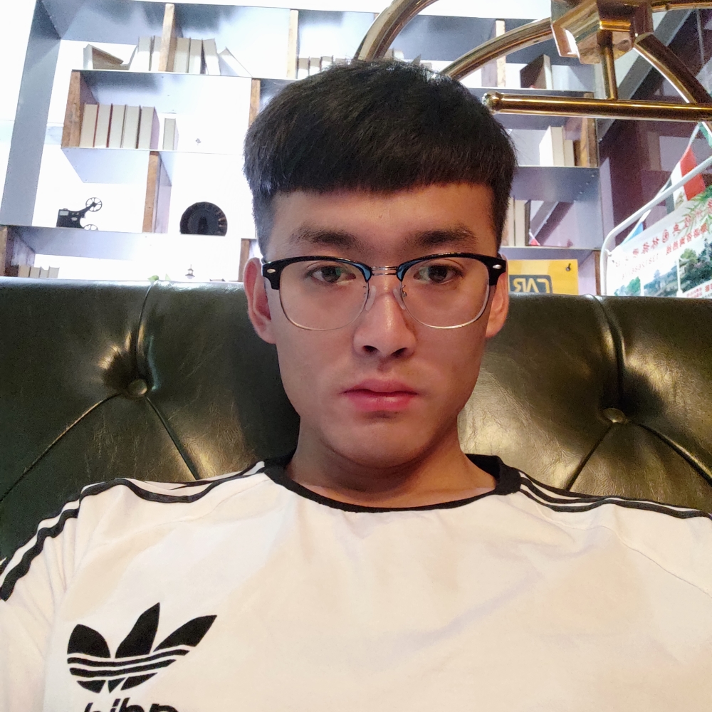 卡布奇诺的烤鸡的照片