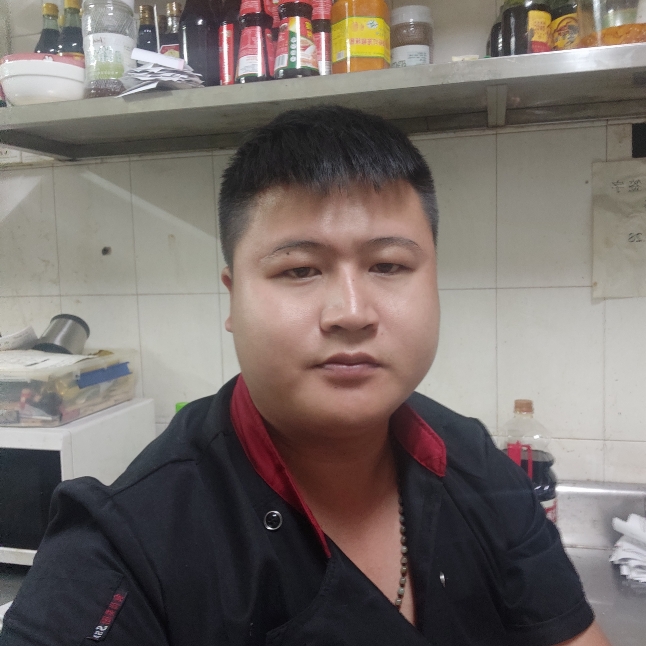 丰富拿蜗牛的照片