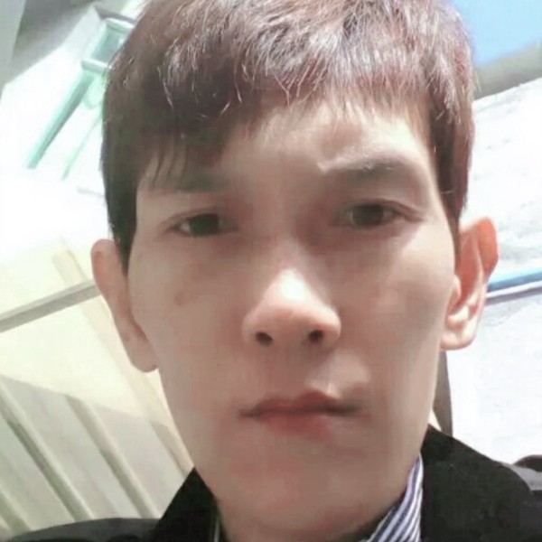 镜子回首满意的照片