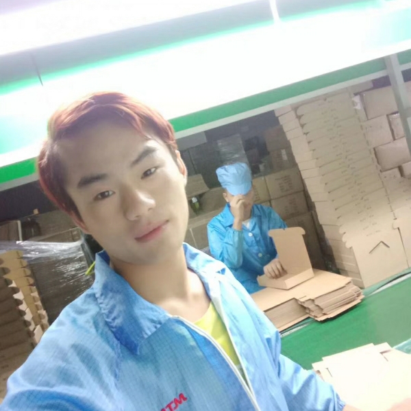 恬静蹙眉小鸭子的照片