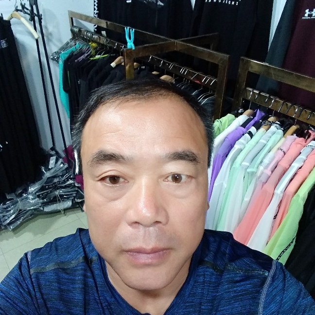 店员光亮的照片