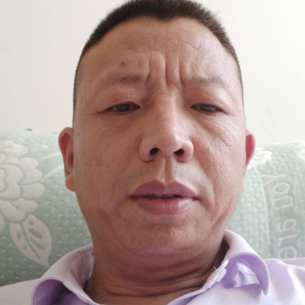 舒心苦恋蓝天的照片