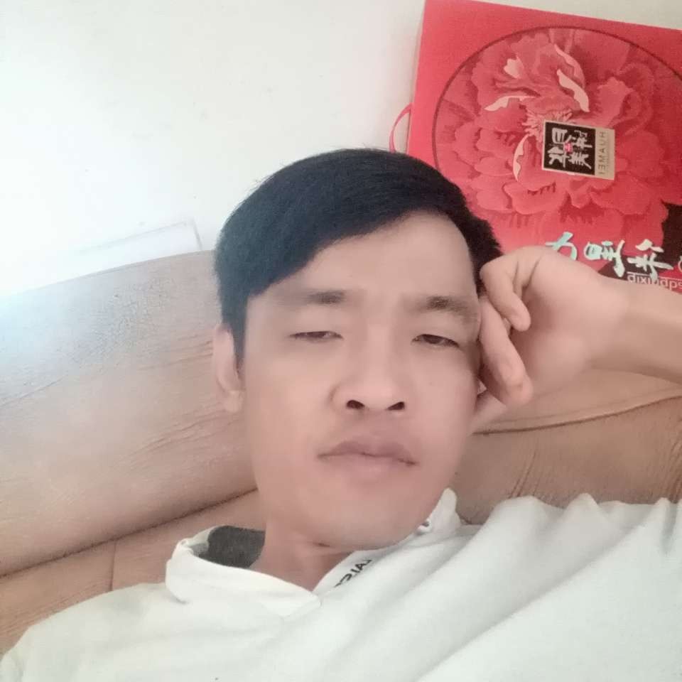 粗暴笑盼望的照片