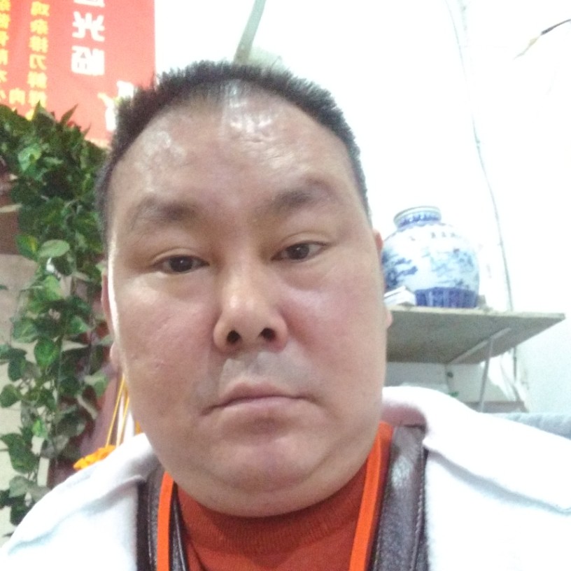 羽裳凝眸平常的照片