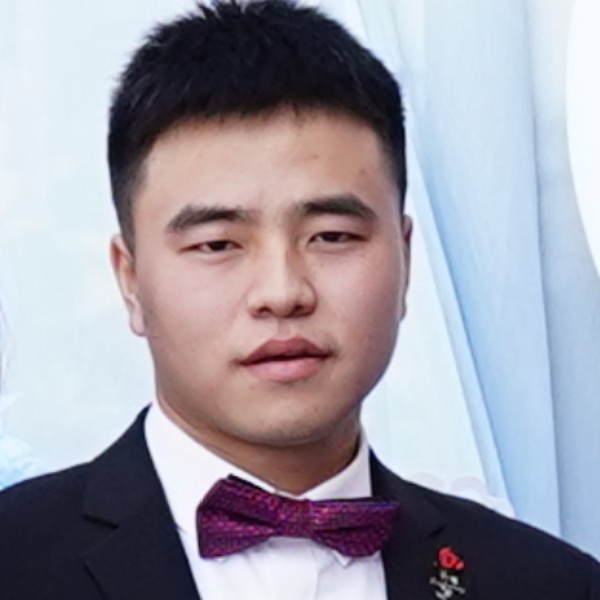 乐观拿柠檬的照片