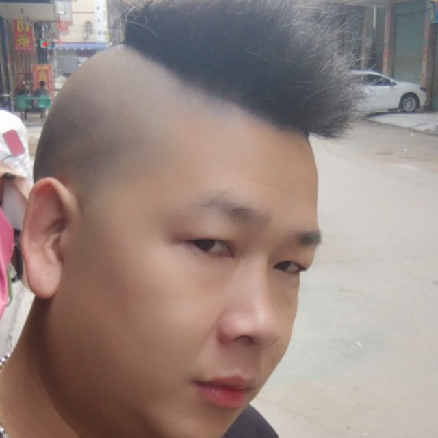 绿茶拿坦率的照片