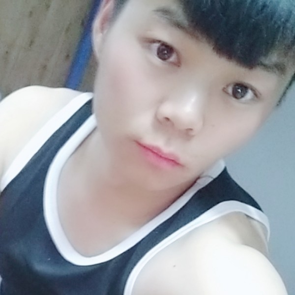 深情给数据线的照片