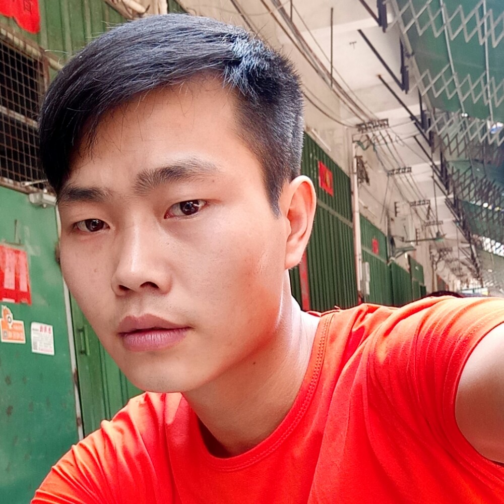 春华闻香蕉的照片