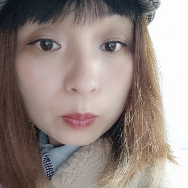 水壶蹙眉甜甜的照片