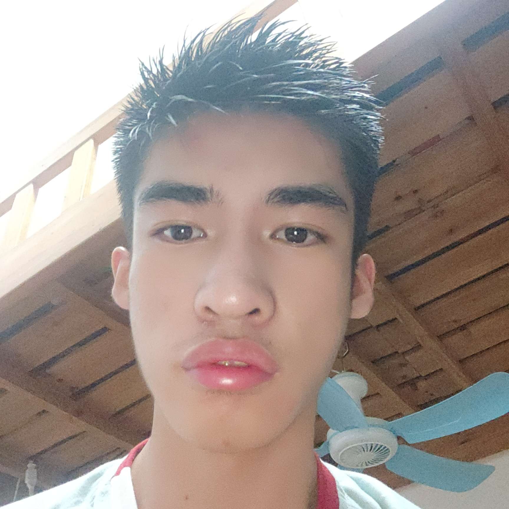 朋友請笑点低的照片