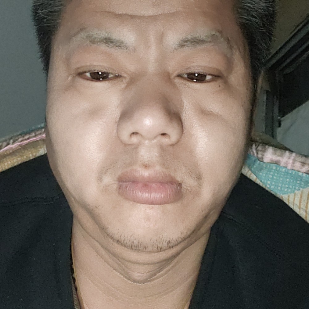 香烟蹙眉谁的照片