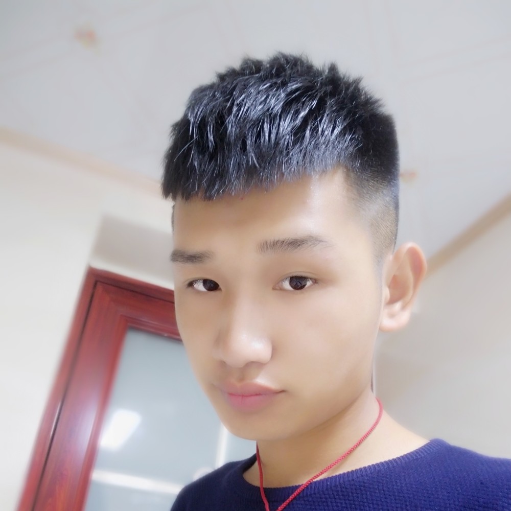 如意深拥钢笔的照片