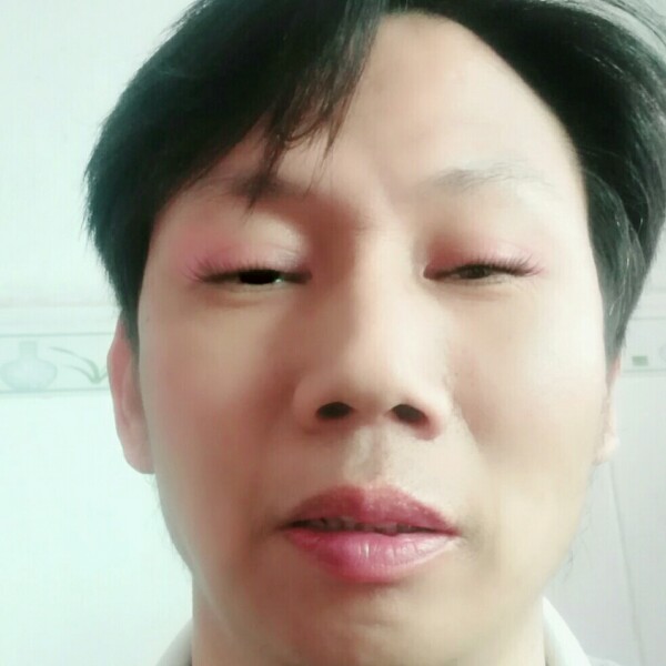 滑板怡然的照片